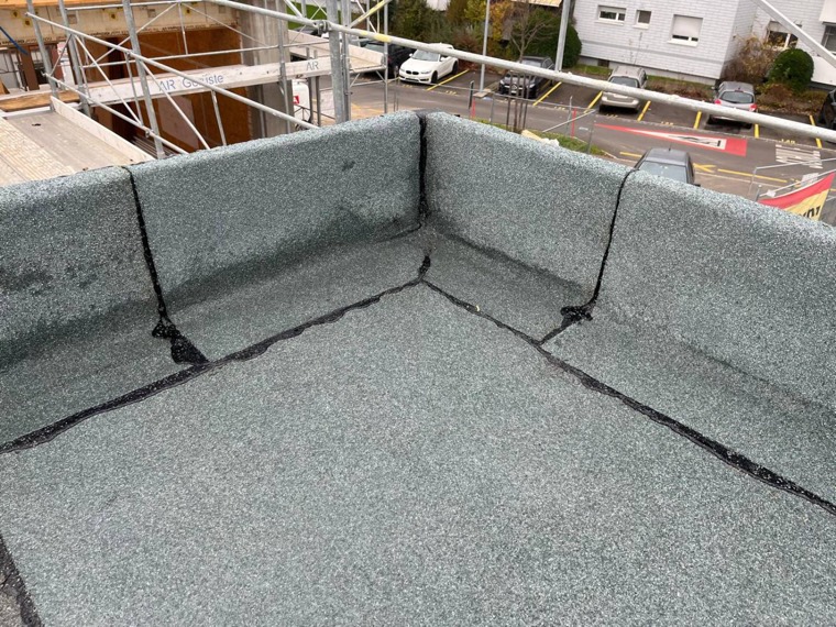 Flachdach Ecke mit Aufbordung